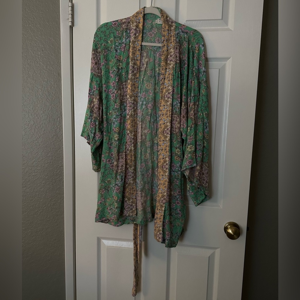 Billabong Pastel Floral Kimono